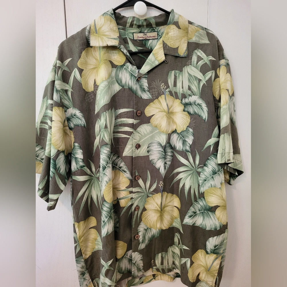 Tommy Bahama Flower and Leaf Hawaiian Shirt Sz L